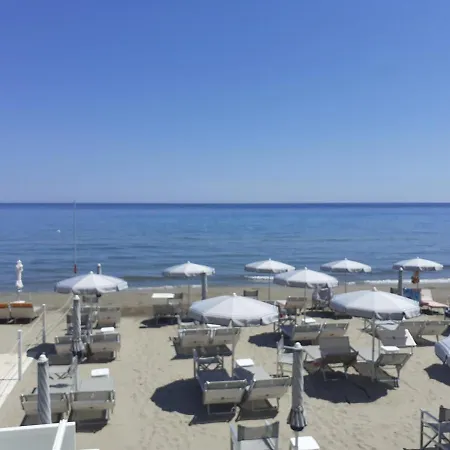 Alexia A Pochi Passi Dal Mare Confort Con Box Auto * ألاسيو